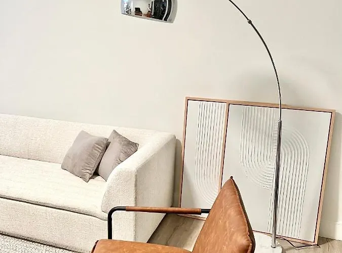 Modern 2 Bed Furnished Apartment In Quincy