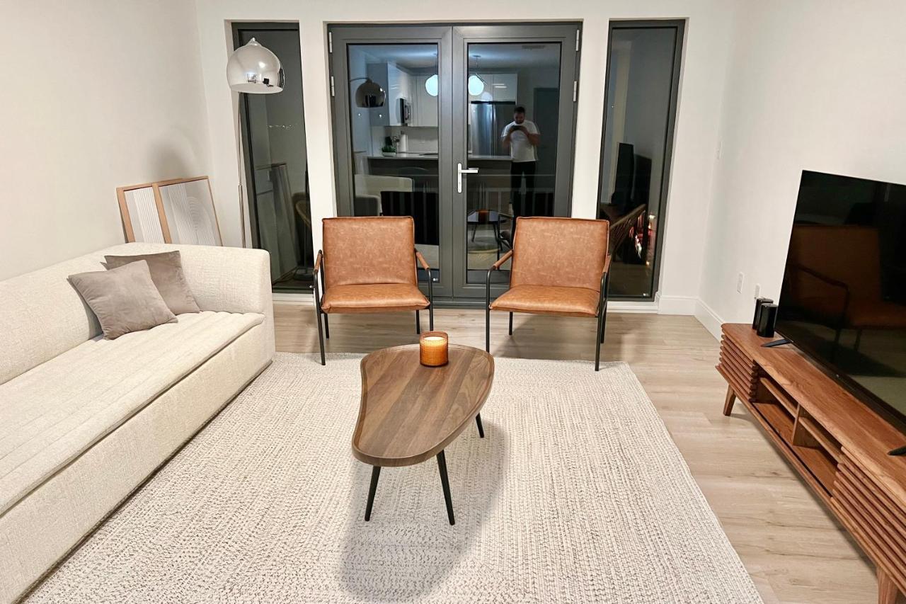 Modern 2 Bed Furnished In * Quincy