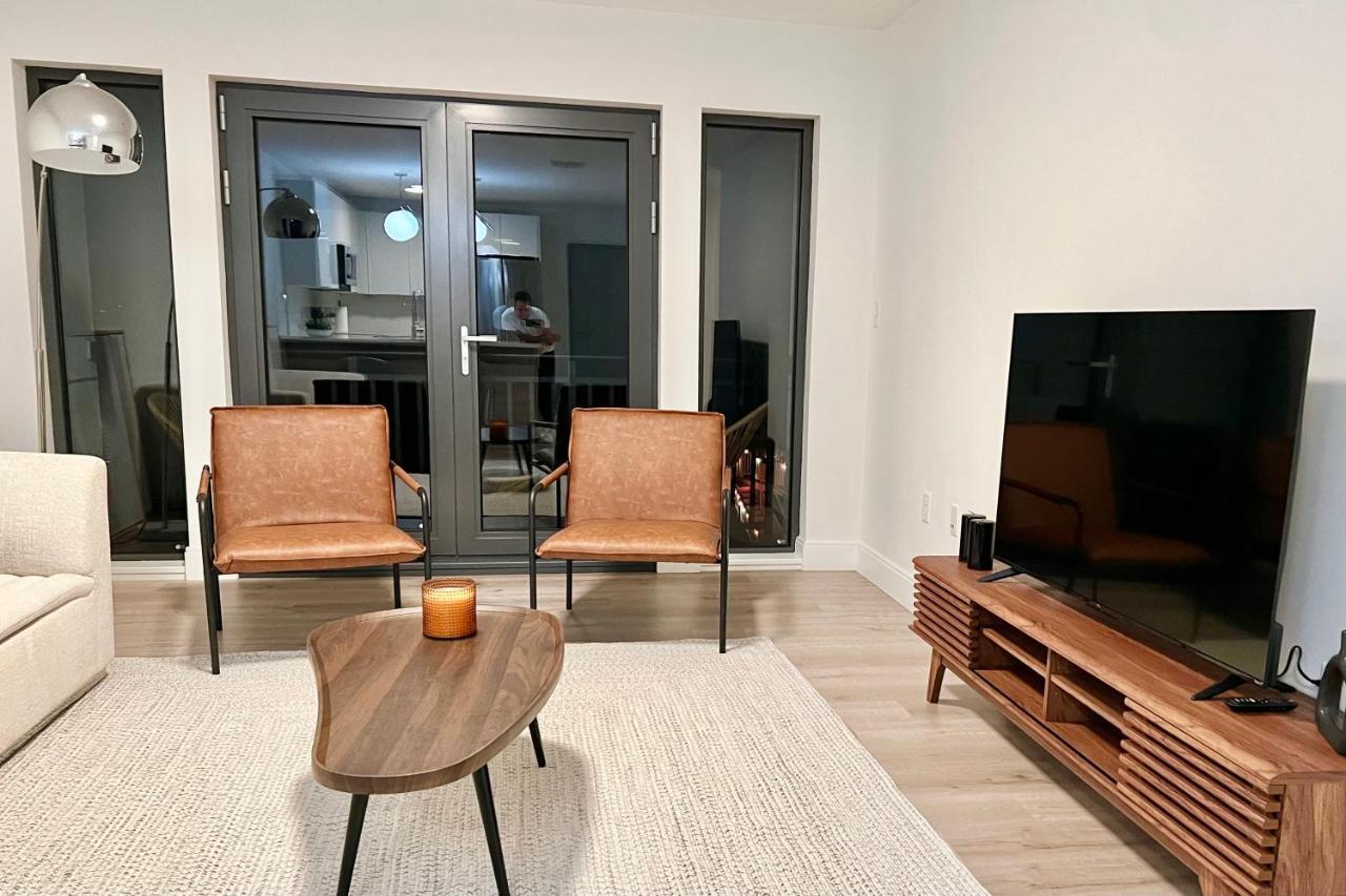 Modern 2 Bed Furnished In