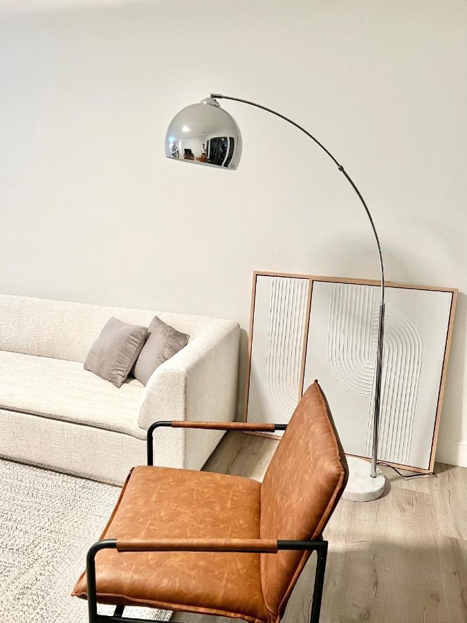 Modern 2 Bed Furnished In *